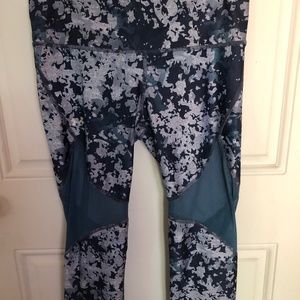 Under Armour workout leggings large